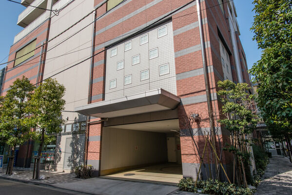 駐車場をタワー内に設置。都心にいながらカーライフを楽しめます。 駐車場をタワー内に設置。都心にいながらカーライフを楽しめます。