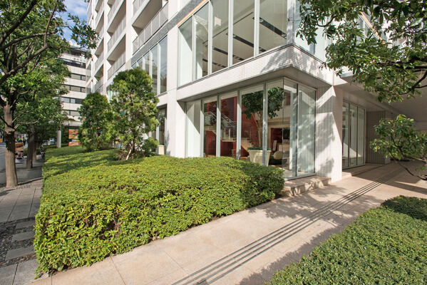 コンシェルジュサービスも提供し、快適で豊かな毎日をサポートします。 コンシェルジュサービスも提供し、快適で豊かな毎日をサポートします。