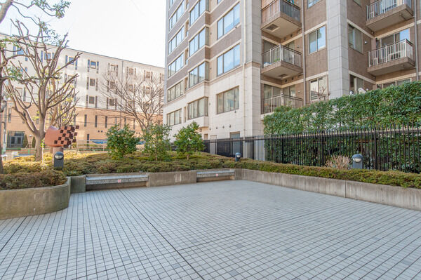 前面道路から11m以上のゆったりとしたオープンスペース。