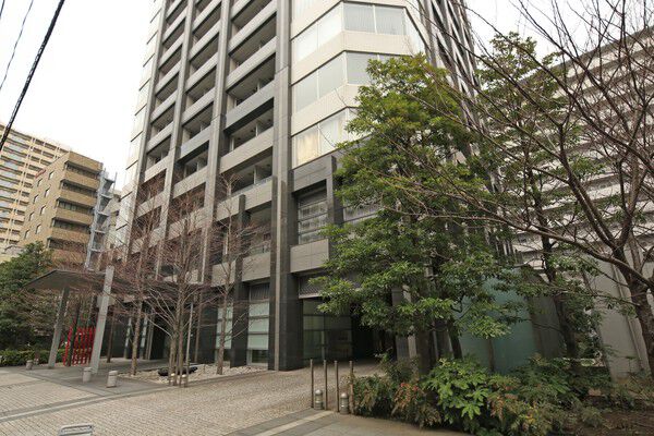 木々の緑が目を楽しませてくれるフローラルプロムナード。		