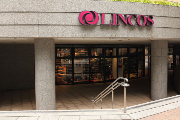 隣接のピアウエストスクエア地下1階にあるスーパー「リンコスリバーシティ店」。