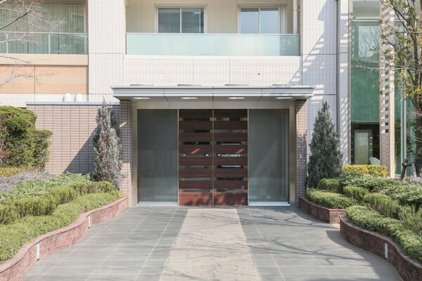 ペットのための動線や非常用エレベーターにペットサインを設置。