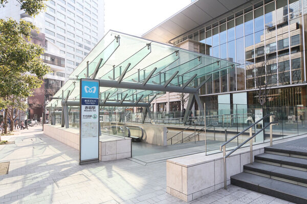 東京メトロ千代田線「赤坂」駅は、徒歩8分。