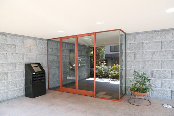 モニターTV付きのオートロックシステムで安全性の高い快適な生活を。