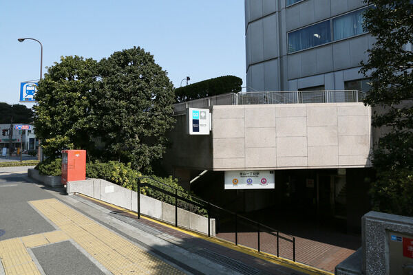 東京メトロ銀座・半蔵門線「青山一丁目」駅まで徒歩5分。