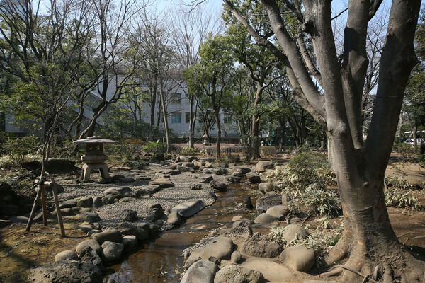 日本庭園を楽しむ「高橋是清翁記念公園」は約350m（徒歩4分）。