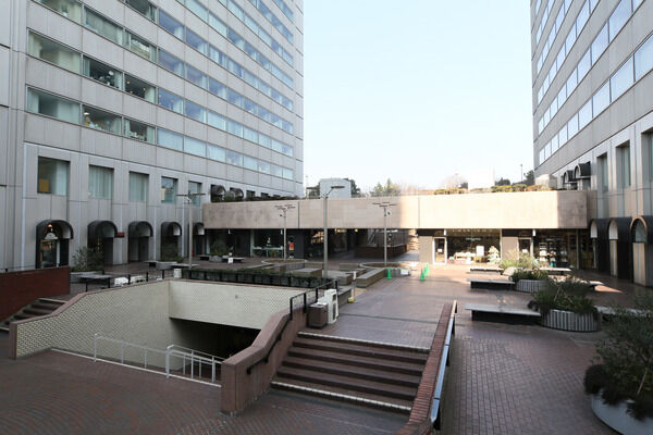 「青山ショッピングプラザ」まで約450m（徒歩6分）。