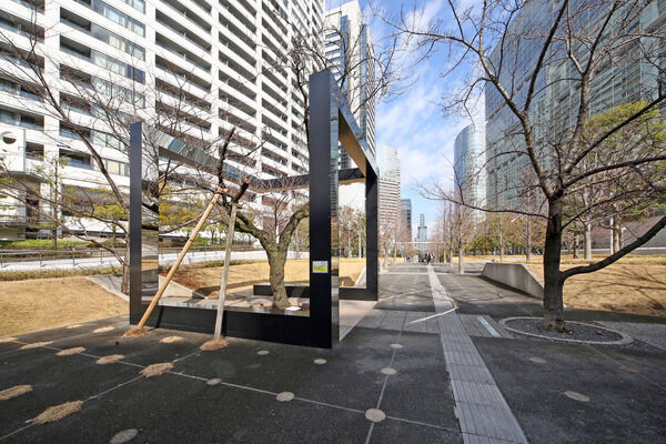 パブリックスペースには見る・聴く・触れるといったやすらぎの時間を生み出す工夫を。 パブリックスペースには見る・聴く・触れるといったやすらぎの時間を生み出す工夫を。