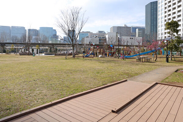 「港南緑水公園」まで約900m（徒歩12分）。		