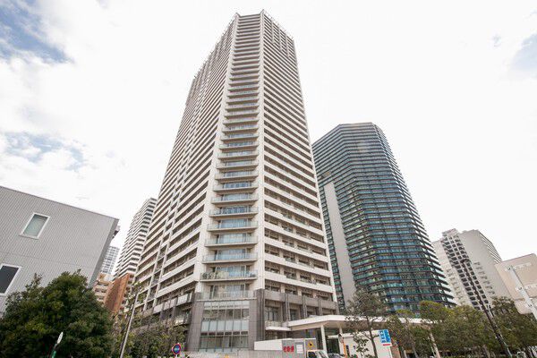 【コスモポリス品川】時代に左右されないシンプルで優美なデザインが確かな品格を醸し出しています。		