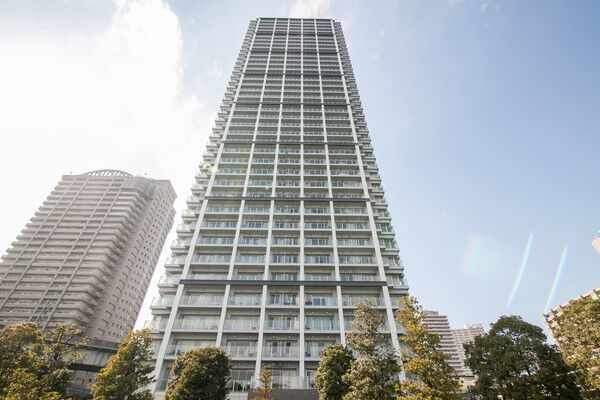 【ベイクレストタワー】世界的な建築家集団「アルド・ロッシ建築事務所」が外観デザインを担当。		 【ベイクレストタワー】世界的な建築家集団「アルド・ロッシ建築事務所」が外観デザインを担当。