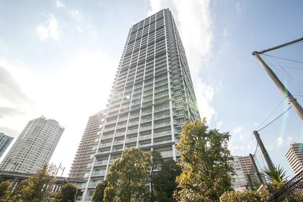 【ベイクレストタワー】2階にベイサイドラウンジ、37階にレインボーブリッジを見下ろすスカイラウンジが。		 【ベイクレストタワー】2階にベイサイドラウンジ、37階にレインボーブリッジを見下ろすスカイラウンジが。