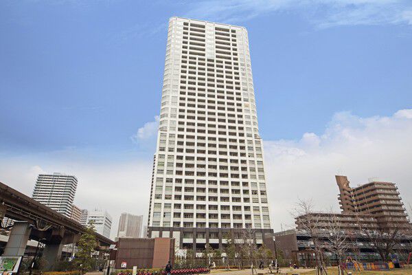 【TOKYO SEA SOUTH ブランファーレ】3層4フロアの自走式駐車場を276台分用意。歩車分離を行い、安全性も考慮。		