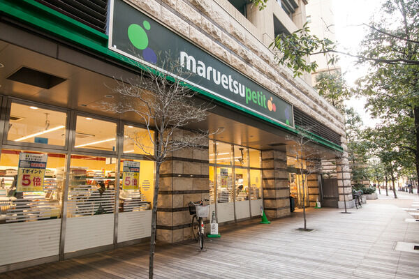 「マルエツプチ芝四丁目店」は、約750m（徒歩10分）。