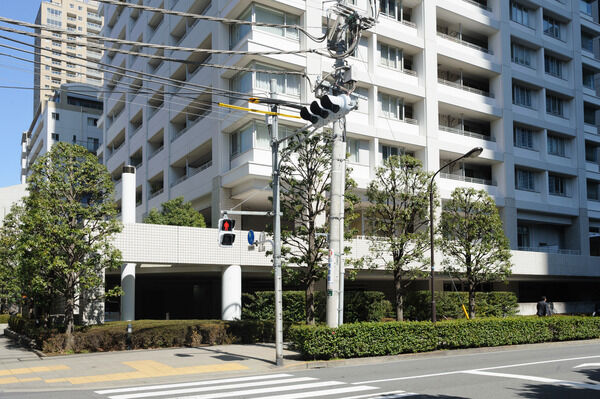 【芝パークタワー】緑・風･光に満ちた開放感のある空間。
