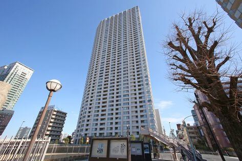 美しいスカイラインを描く、気品ある白を基調としたデザイン。 美しいスカイラインを描く、気品ある白を基調としたデザイン。