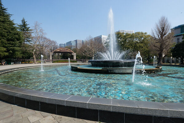 大噴水がある「日比谷公園」までは、約1,500m。