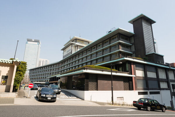 「ホテルオークラ東京」までは、約580m（徒歩8分）。