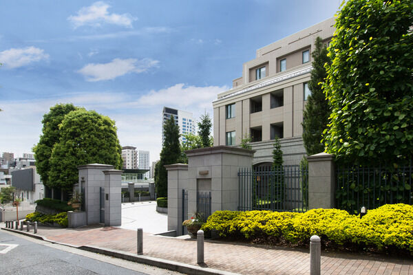 【麻布霞町パークマンション】環境の変化や薄命な流行に左右されない本物を目指した芸術性の高い佇まい。 【麻布霞町パークマンション】環境の変化や薄命な流行に左右されない本物を目指した芸術性の高い佇まい。