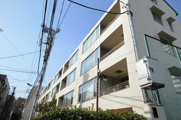 【パークコート三田綱町】全戸南向き。広いバルコニーに光がたっぷり降り注ぎます。