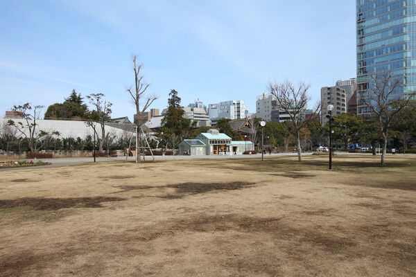 都内で最も古い公園のひとつでもある「芝公園」までは約2,200m。 都内で最も古い公園のひとつでもある「芝公園」までは約2,200m。