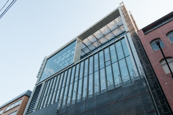 「青山ラ・ミアビル」までは、約1,200ｍ（徒歩15分)。