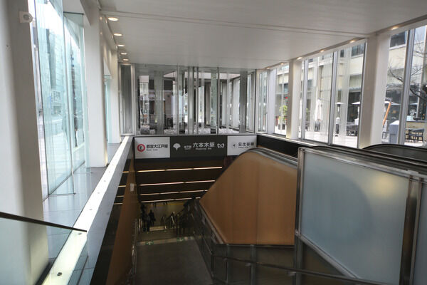 東京メトロ日比谷線「六本木」駅は、徒歩5分。 