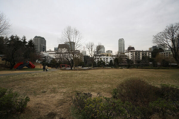 約4万㎡を誇る「檜町公園」は、約20m（徒歩1分）。