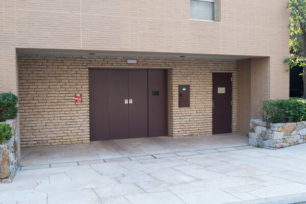 総戸数51戸に対して、機械式の駐車場を22台用意。