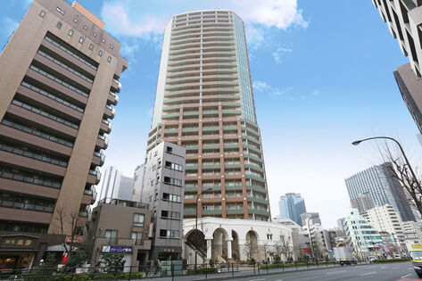 プロポーションはあくまでシンプルでありながら堂々とした存在感を放ちます。		