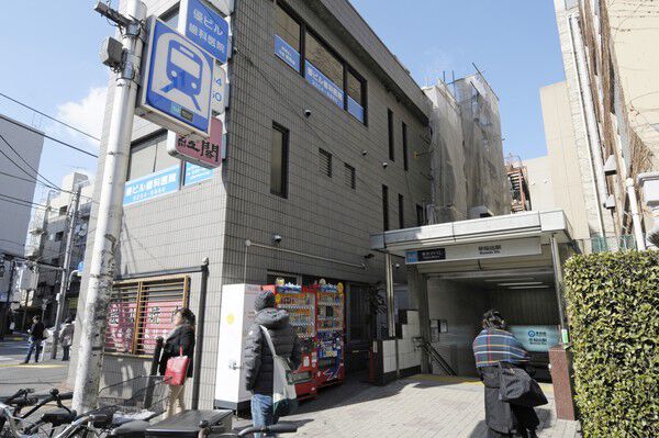 東京メトロ東西線「早稲田」駅まで約880m(徒歩11分)。		 東京メトロ東西線「早稲田」駅まで約880m(徒歩11分)。