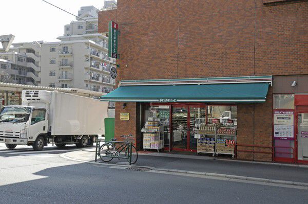 毎日の買い物に便利な「まいばすけっと東五軒町店」まで約190m（徒歩3分）。		