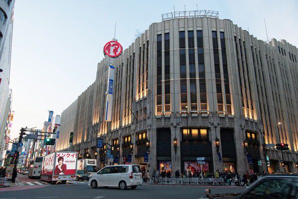 「伊勢丹新宿店」まで約1,140m（徒歩15分）など新宿方面に商業施設も充実。		