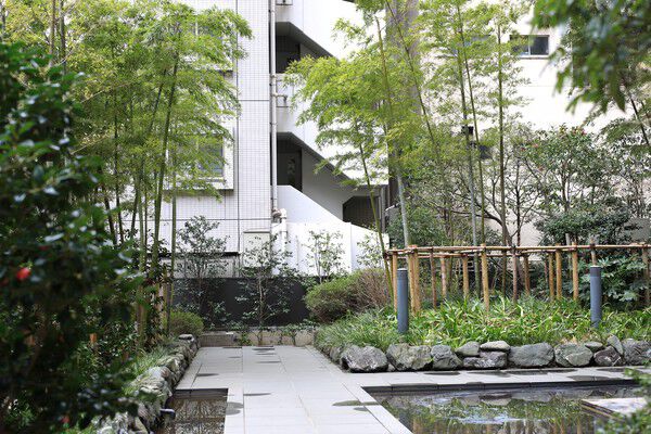 竹林と水盤が居心地の良い空間、アクアパティオ。		