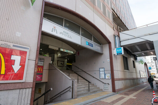 東京メトロ丸ノ内線・南北線「後楽園」駅は、徒歩4分。 東京メトロ丸ノ内線・南北線「後楽園」駅は、徒歩4分。