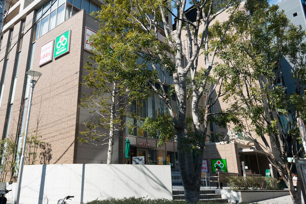 毎日の買い物に便利な「スーパー三徳茗荷谷駅前店」まで約370m(徒歩5分)。 毎日の買い物に便利な「スーパー三徳茗荷谷駅前店」まで約370m(徒歩5分)。