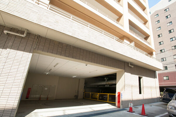 敷地内に計27台分の機械式駐車場を配置しました。