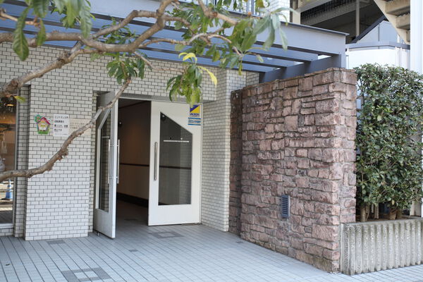 【菊川パークホームズ】訪問者はエントランスと玄関でダブルチェック。オートロックシステム採用。