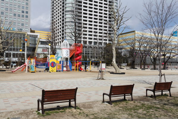 体育館やプールなどがある「区立錦糸公園」は、約1,600m（徒歩20分）。