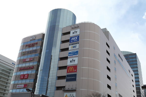 ショッピングセンター「アルカキット錦糸町」は、約1,300m（徒歩17分）。