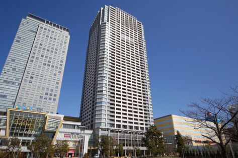 敷地内にオフィスタワー、商業施設を備えた45階建て、全644邸。		