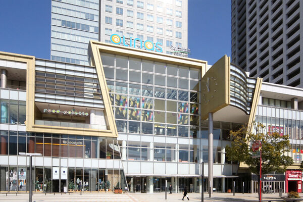 シネコンも備えたショッピングモール「オリナス錦糸町」まで約70m（徒歩1分）。		