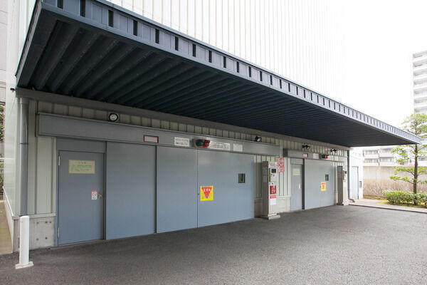 敷地内には65台収容のタワーパーキングを設置。