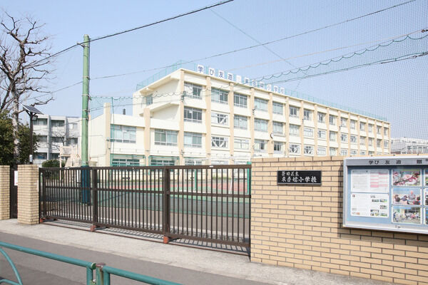 「墨田区立東吾嬬小学校」は、約190m（徒歩3分）。