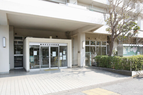 「墨田区立立花図書館」までは、約450m（徒歩6分）。