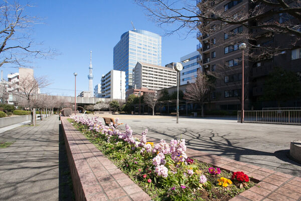 穏かな空気に包まれる「錦糸公園」は、約1,180ｍ（徒歩15分）。