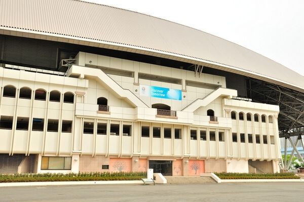 有明テニスの森公園に併設されている「有明コロシアム」は約600m（徒歩8分）。