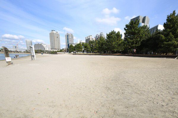ビーチが広がる「お台場海浜公園」まで約1,080m（徒歩14分）。	