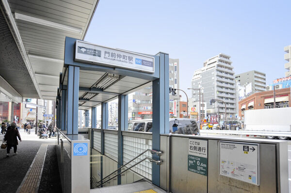 東京メトロ東西線、都営大江戸線「門前仲町」駅は、徒歩4分。