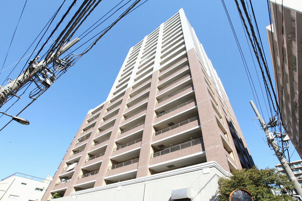 【パークタワー亀戸ステーションアリーナ】北側は京葉道路に面し、高い開放感を得られます。